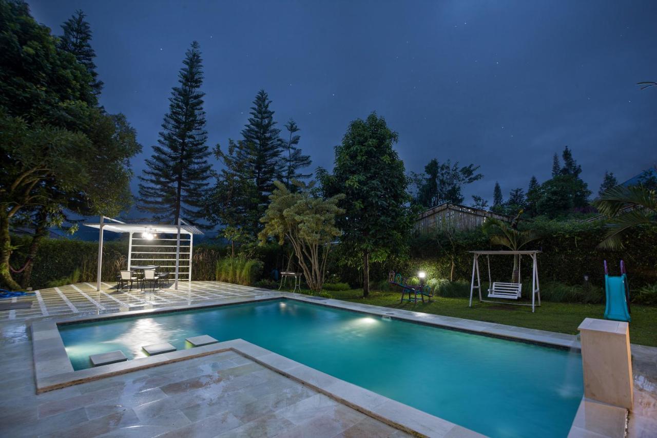 Villa Alessa Puncak Εξωτερικό φωτογραφία